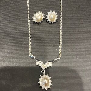 Elegant Silver and Pearl Jewelry Set